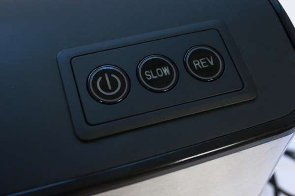 Кнопки управления мясорубкой